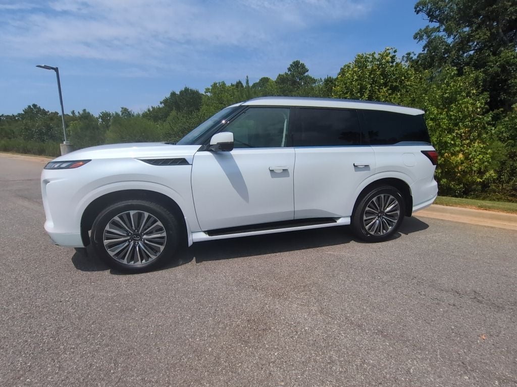 2027 INFINITI QX80 Luxe 4WD