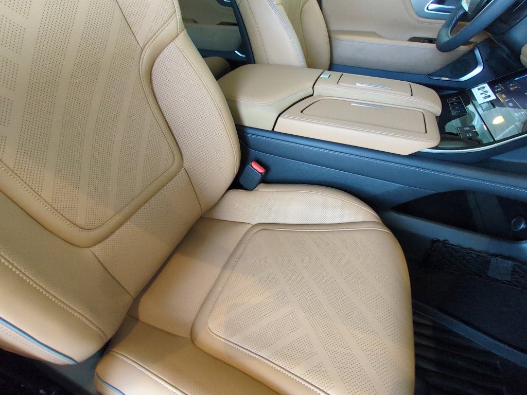 2027 INFINITI QX80 Luxe 4WD