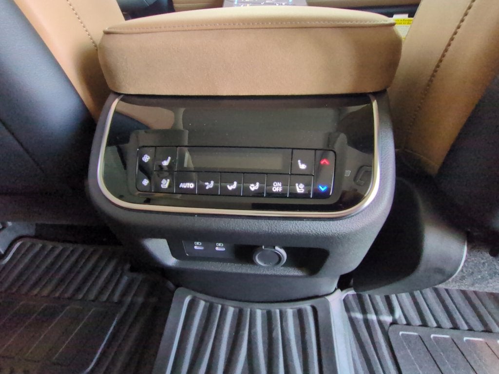 2027 INFINITI QX80 Luxe 4WD