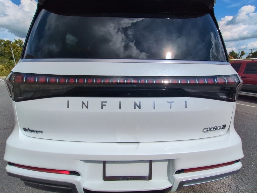 2027 INFINITI QX80 Luxe 4WD
