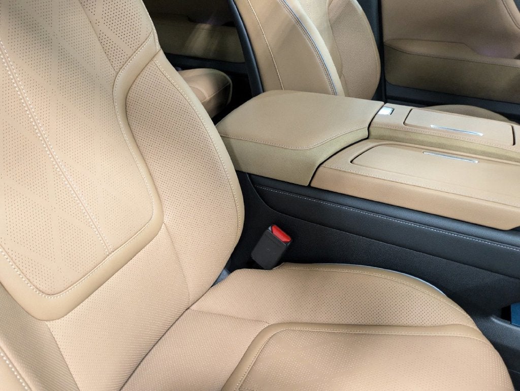 2025 INFINITI QX80 Sensory 4WD