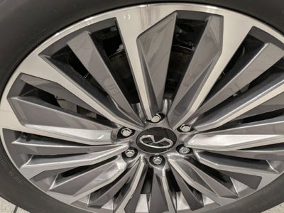 2025 INFINITI QX80 Sensory 4WD