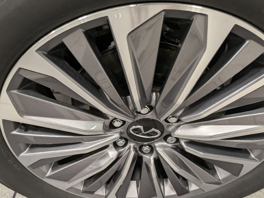 2025 INFINITI QX80 Sensory 4WD