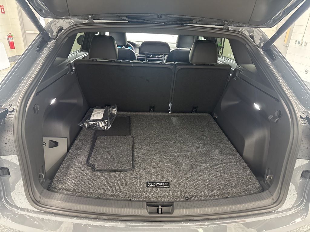 2026 Volkswagen Atlas Cross Sport 2.0T SEL R-Line Black