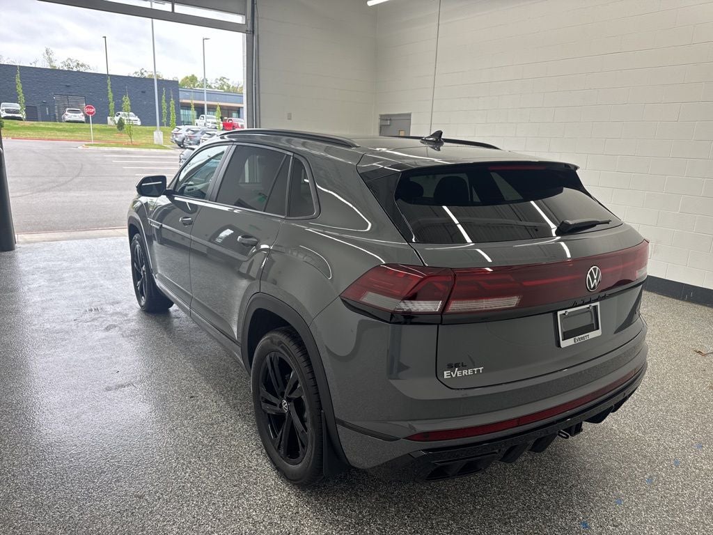 2026 Volkswagen Atlas Cross Sport 2.0T SEL R-Line Black