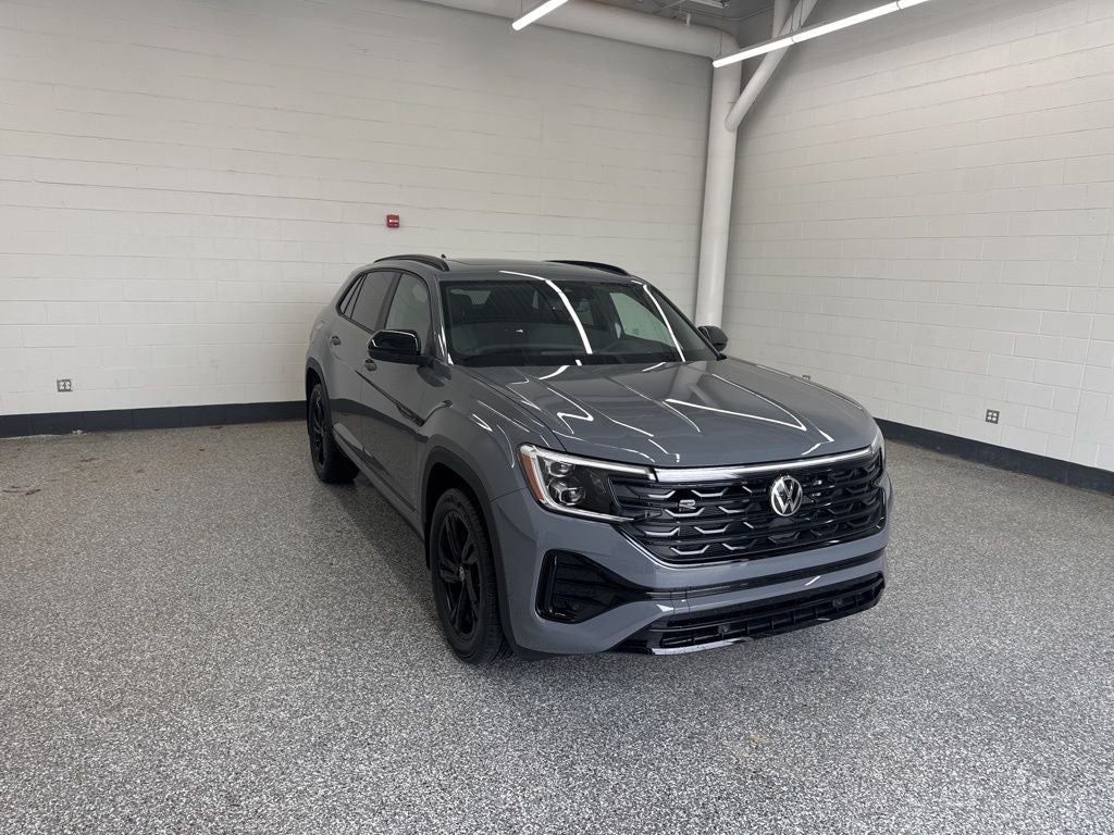 2026 Volkswagen Atlas Cross Sport 2.0T SEL R-Line Black