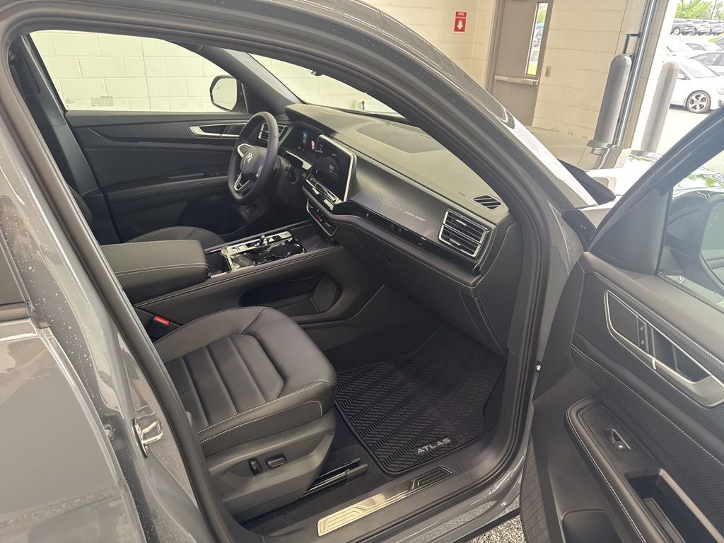 2026 Volkswagen Atlas Cross Sport 2.0T SEL R-Line Black
