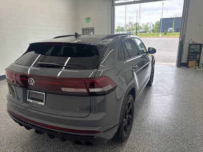 2026 Volkswagen Atlas Cross Sport 2.0T SEL R-Line Black