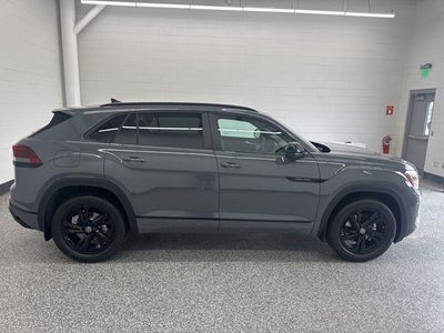 2026 Volkswagen Atlas Cross Sport 2.0T SEL R-Line Black