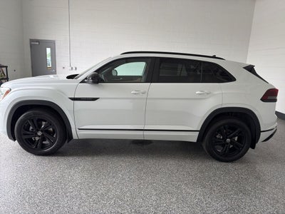 2026 Volkswagen Atlas Cross Sport 2.0T SEL R-Line Black