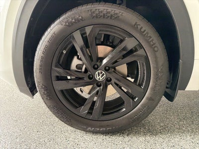 2026 Volkswagen Atlas Cross Sport 2.0T SEL R-Line Black