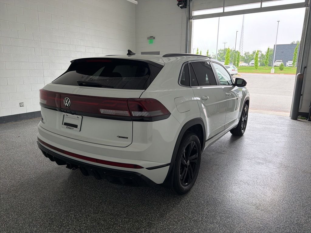 2026 Volkswagen Atlas Cross Sport 2.0T SEL R-Line Black