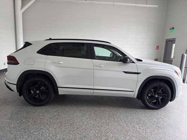 2026 Volkswagen Atlas Cross Sport 2.0T SEL R-Line Black