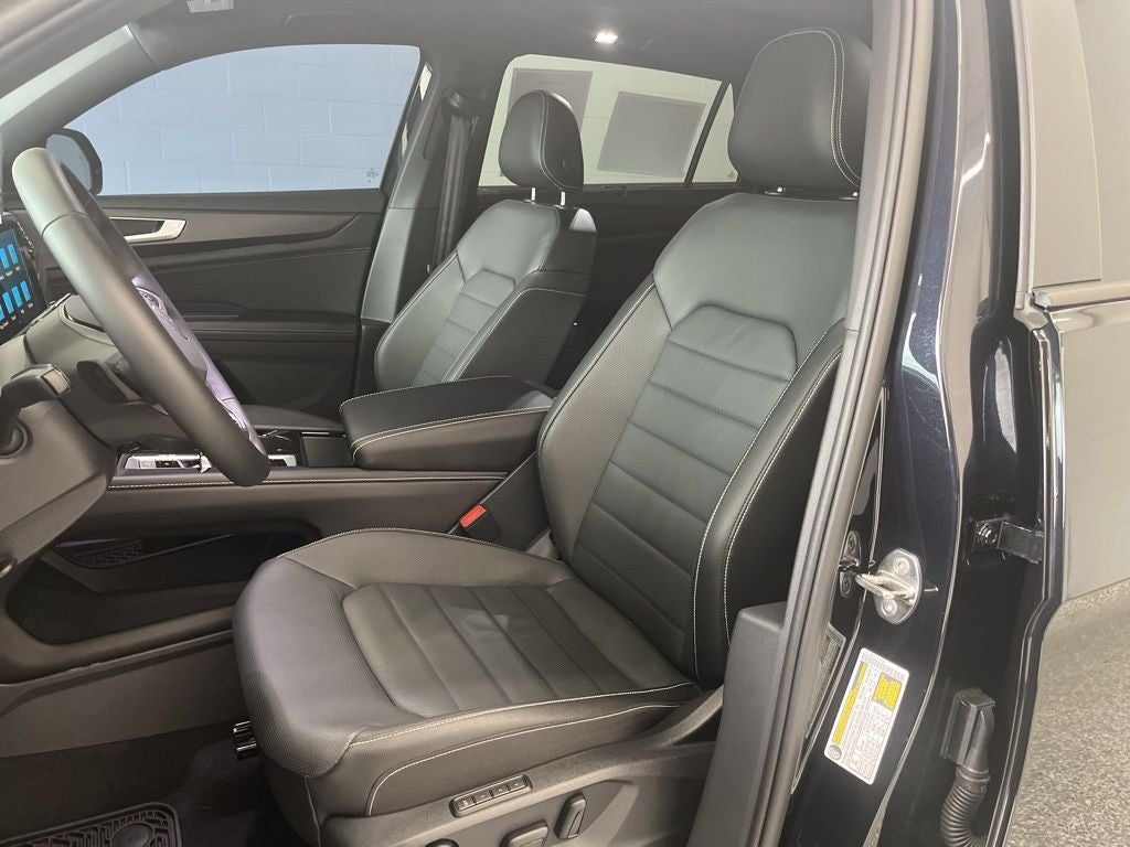 2026 Volkswagen Atlas Cross Sport 2.0T SEL R-Line Black