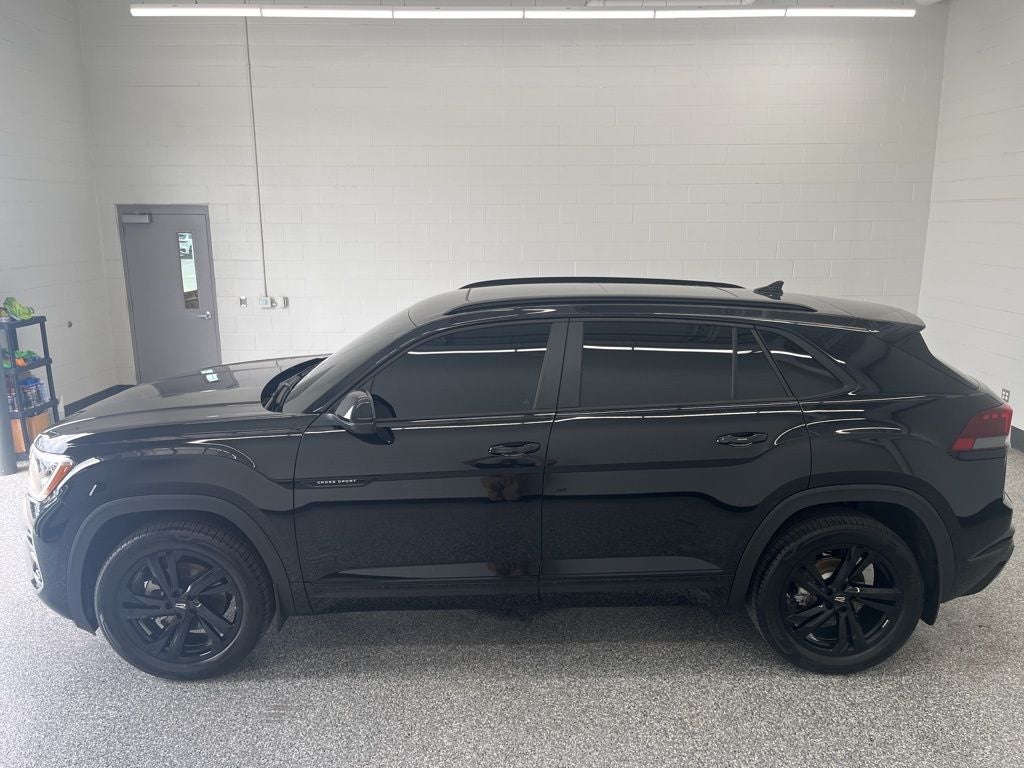 2026 Volkswagen Atlas Cross Sport 2.0T SEL R-Line Black