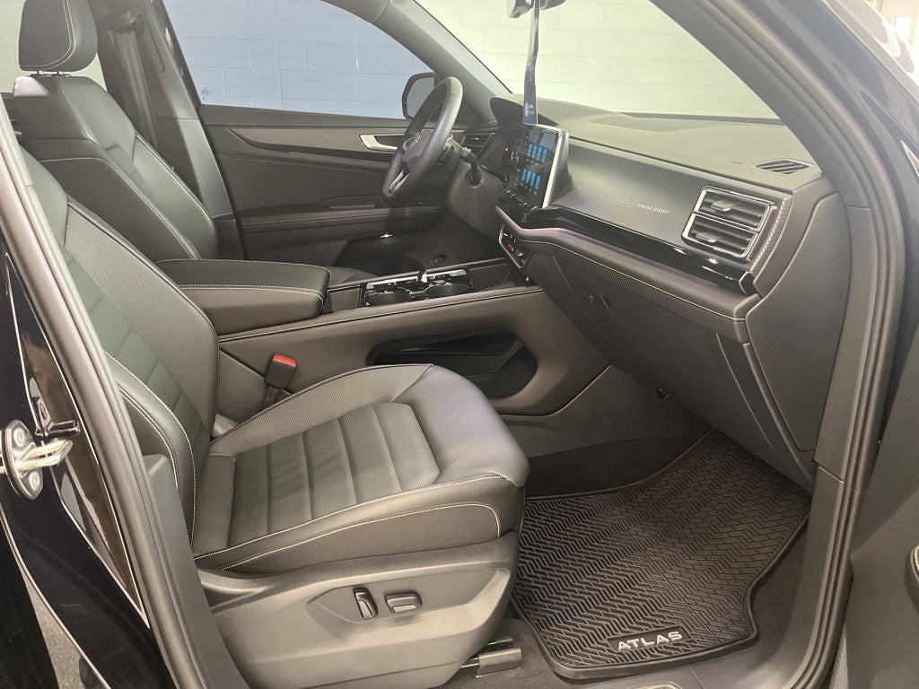 2026 Volkswagen Atlas Cross Sport 2.0T SEL R-Line Black
