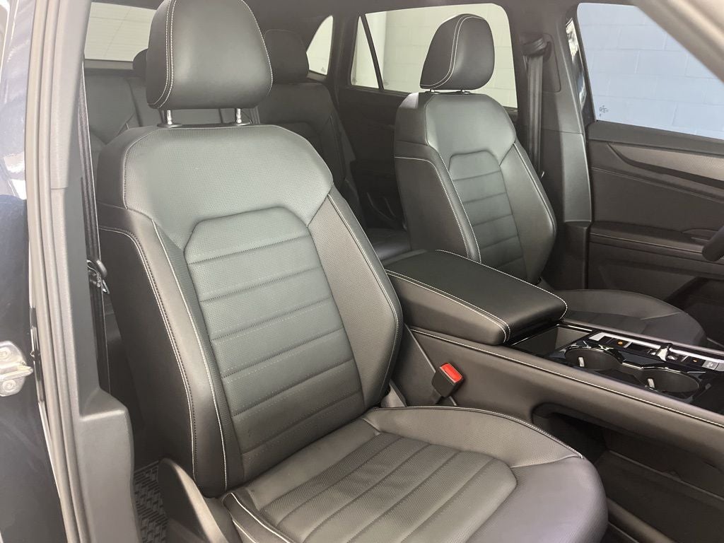 2026 Volkswagen Atlas Cross Sport 2.0T SEL R-Line Black