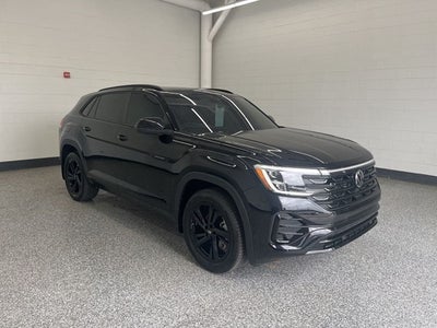 2026 Volkswagen Atlas Cross Sport 2.0T SEL R-Line Black