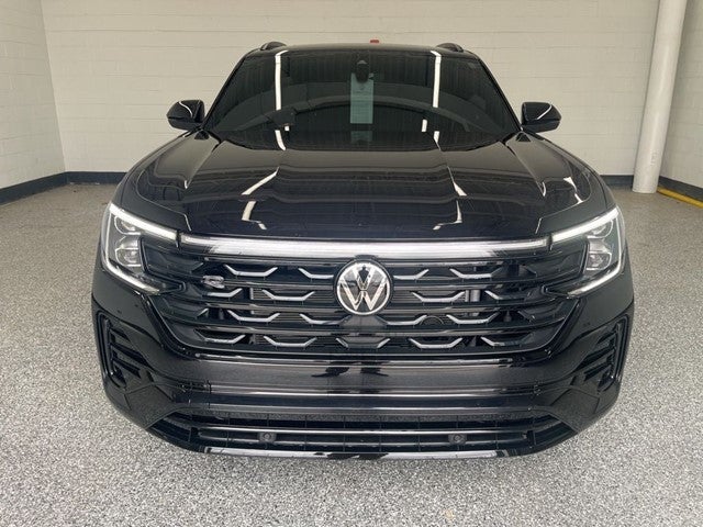 2026 Volkswagen Atlas Cross Sport 2.0T SEL R-Line Black