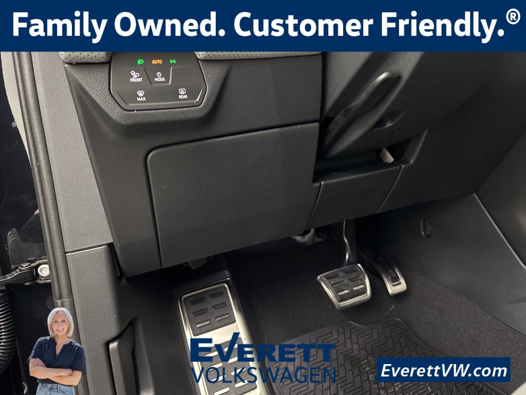 2026 Volkswagen Atlas Cross Sport 2.0T SEL R-Line Black