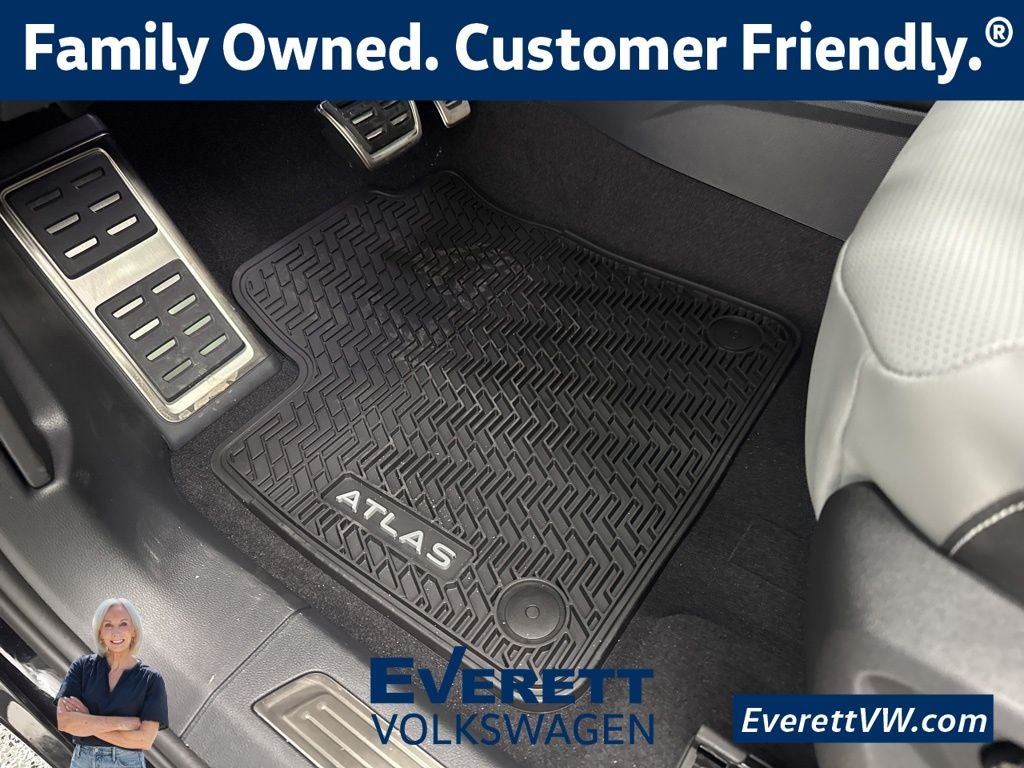 2026 Volkswagen Atlas Cross Sport 2.0T SEL R-Line Black