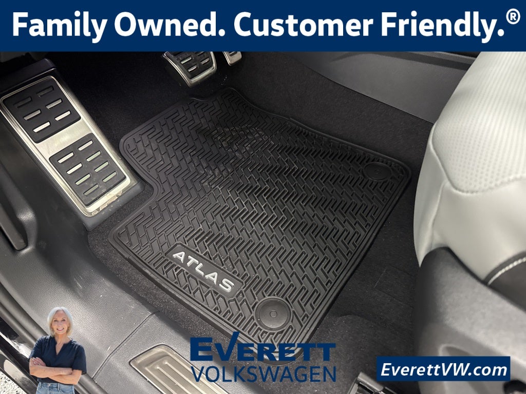 2026 Volkswagen Atlas Cross Sport 2.0T SEL R-Line Black