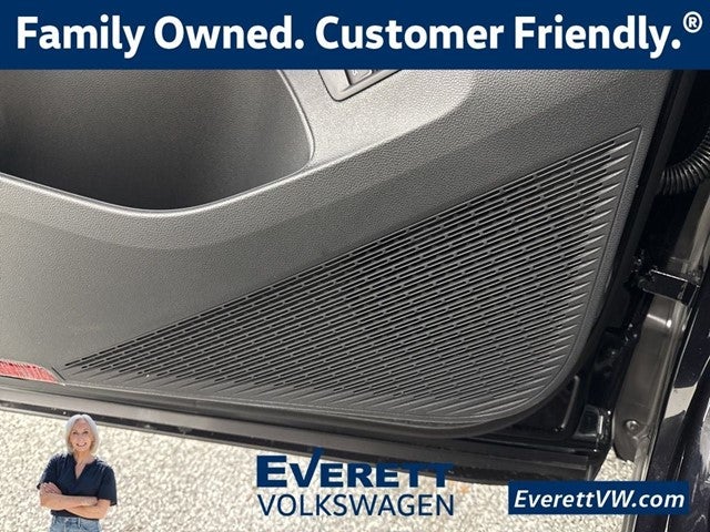 2026 Volkswagen Atlas Cross Sport 2.0T SEL R-Line Black