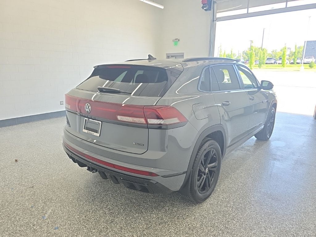 2026 Volkswagen Atlas Cross Sport 2.0T SEL R-Line Black
