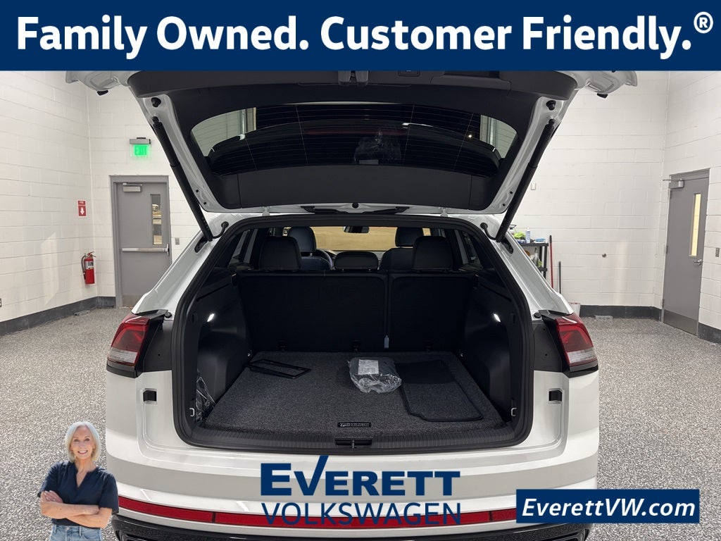 2026 Volkswagen Atlas Cross Sport 2.0T SEL R-Line Black