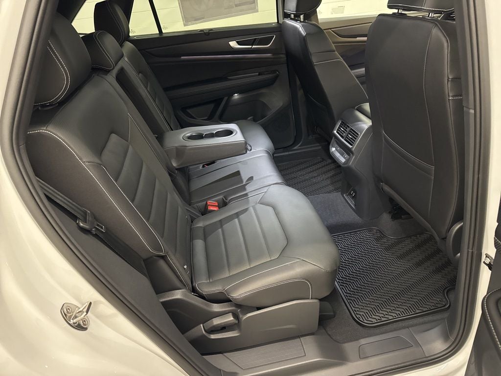 2026 Volkswagen Atlas Cross Sport 2.0T SEL R-Line Black