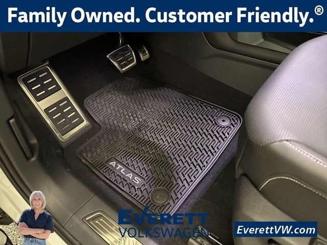 2026 Volkswagen Atlas Cross Sport 2.0T SEL R-Line Black