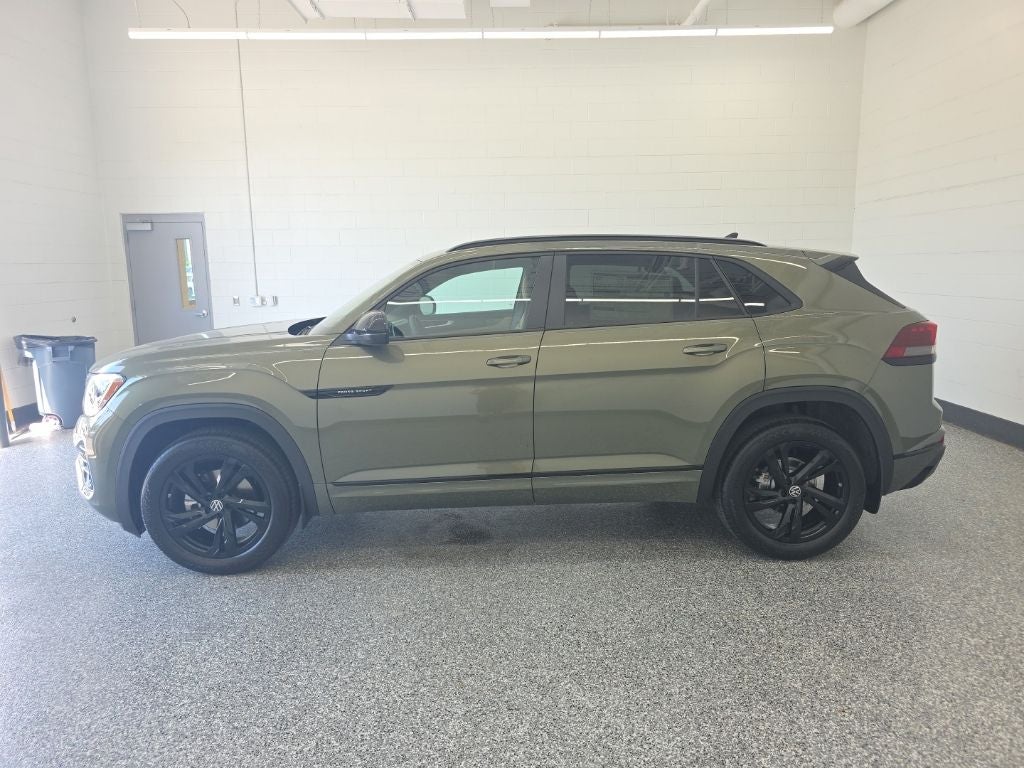 2026 Volkswagen Atlas Cross Sport 2.0T SEL R-Line Black