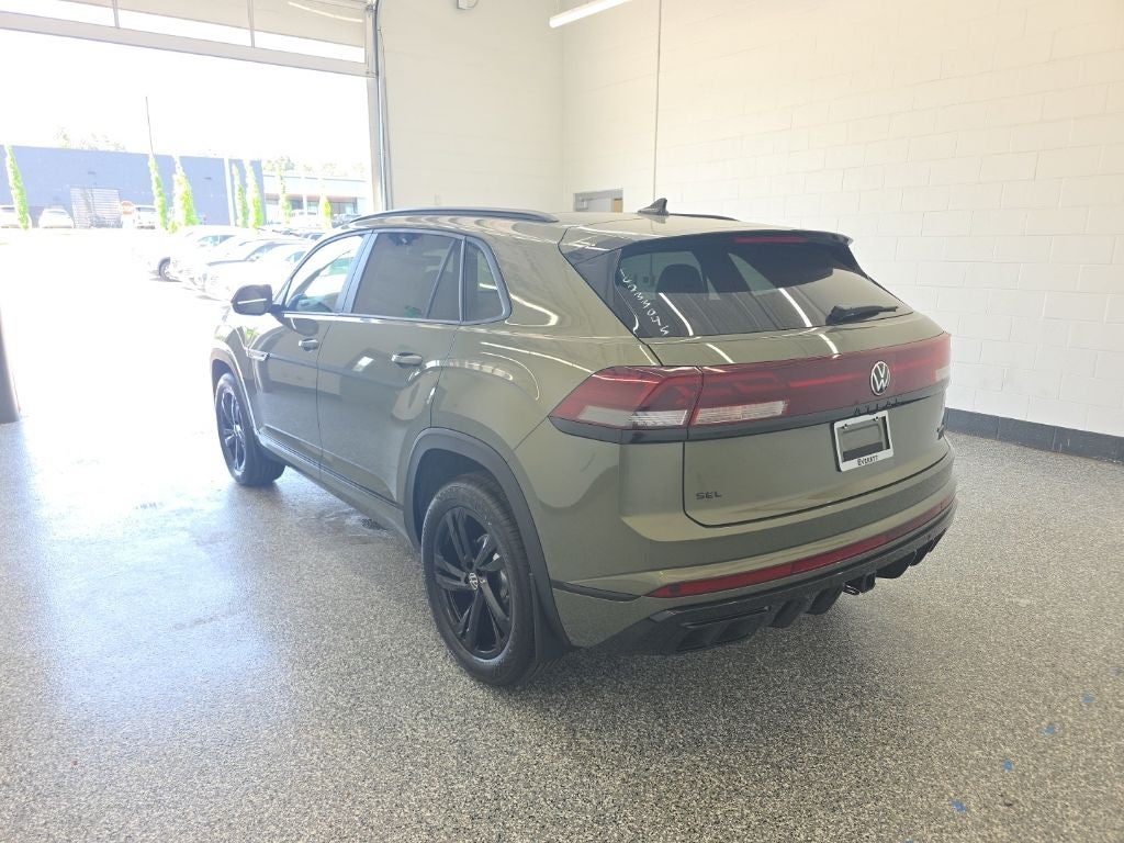2026 Volkswagen Atlas Cross Sport 2.0T SEL R-Line Black