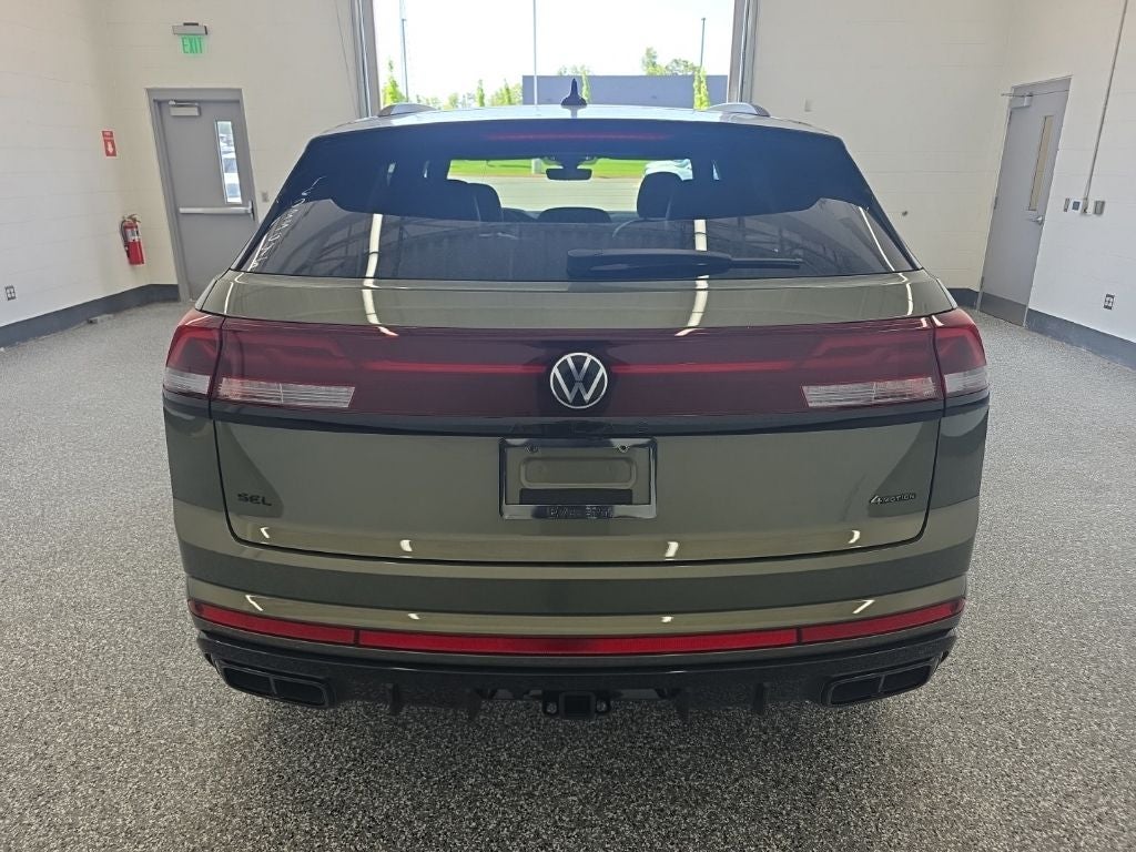 2026 Volkswagen Atlas Cross Sport 2.0T SEL R-Line Black