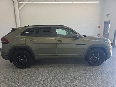2026 Volkswagen Atlas Cross Sport 2.0T SEL R-Line Black