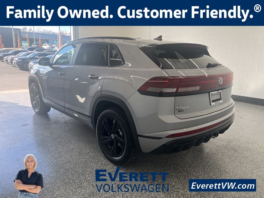 2026 Volkswagen Atlas Cross Sport 2.0T SEL R-Line Black