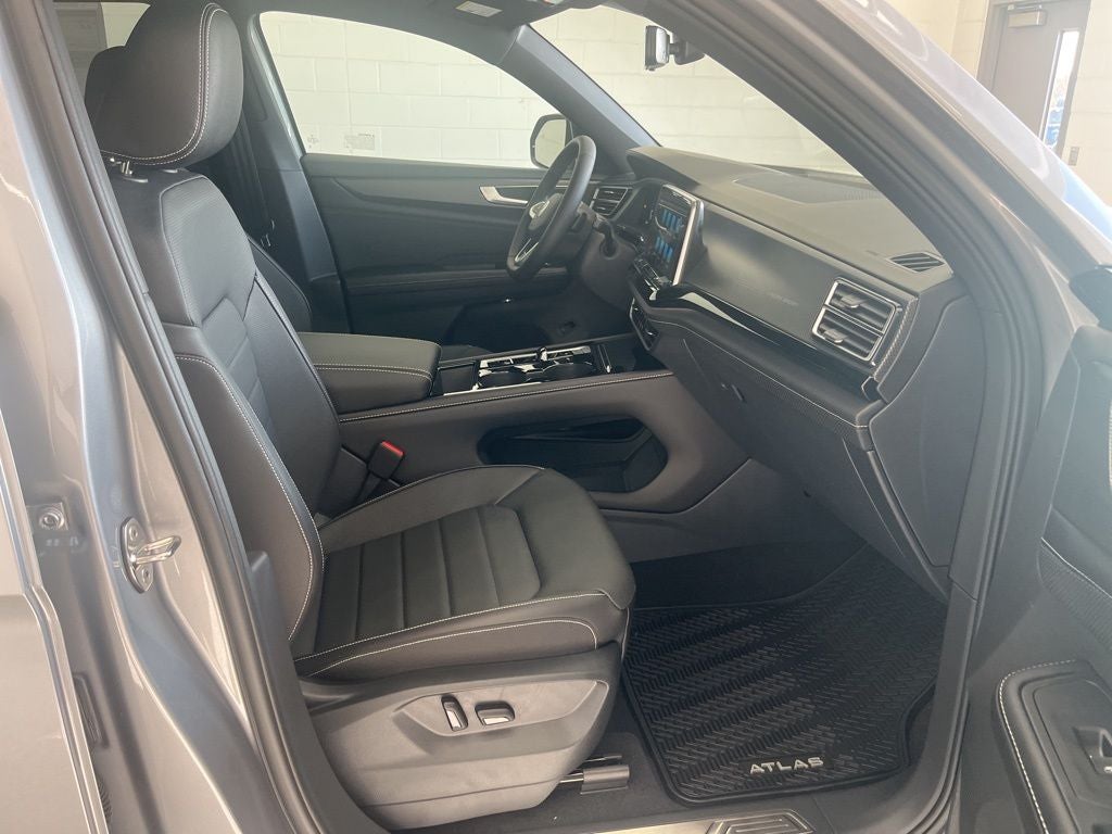 2026 Volkswagen Atlas Cross Sport 2.0T SEL R-Line Black