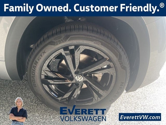 2026 Volkswagen Atlas Cross Sport 2.0T SEL R-Line Black