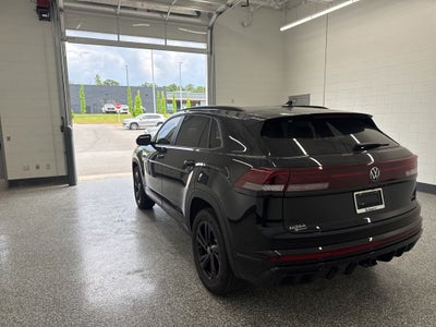 2026 Volkswagen Atlas Cross Sport 2.0T SEL R-Line Black