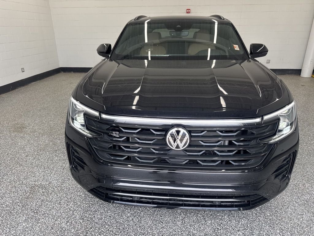 2026 Volkswagen Atlas Cross Sport 2.0T SEL R-Line Black