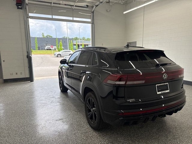 2026 Volkswagen Atlas Cross Sport 2.0T SEL R-Line Black