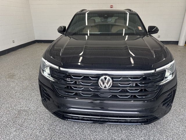 2026 Volkswagen Atlas Cross Sport 2.0T SEL R-Line Black