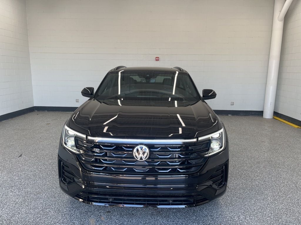 2026 Volkswagen Atlas Cross Sport 2.0T SEL R-Line Black