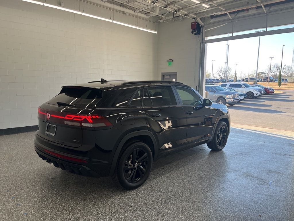 2026 Volkswagen Atlas Cross Sport 2.0T SEL R-Line Black