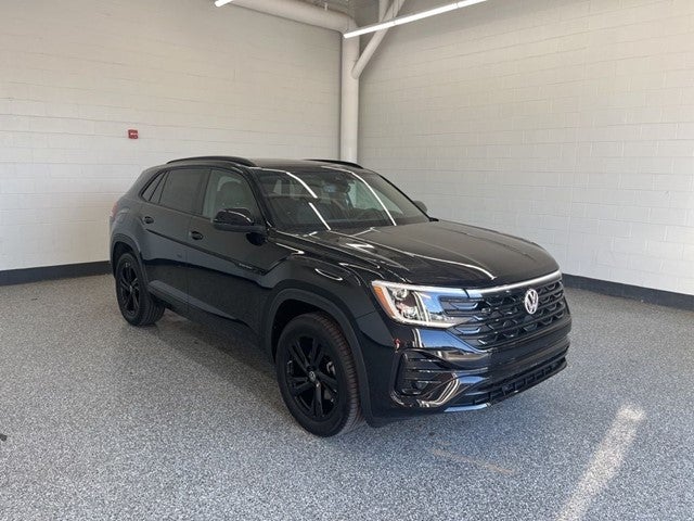 2026 Volkswagen Atlas Cross Sport 2.0T SEL R-Line Black