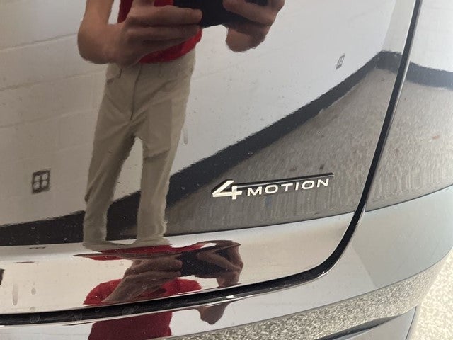 2026 Volkswagen Atlas Cross Sport 2.0T SEL R-Line Black