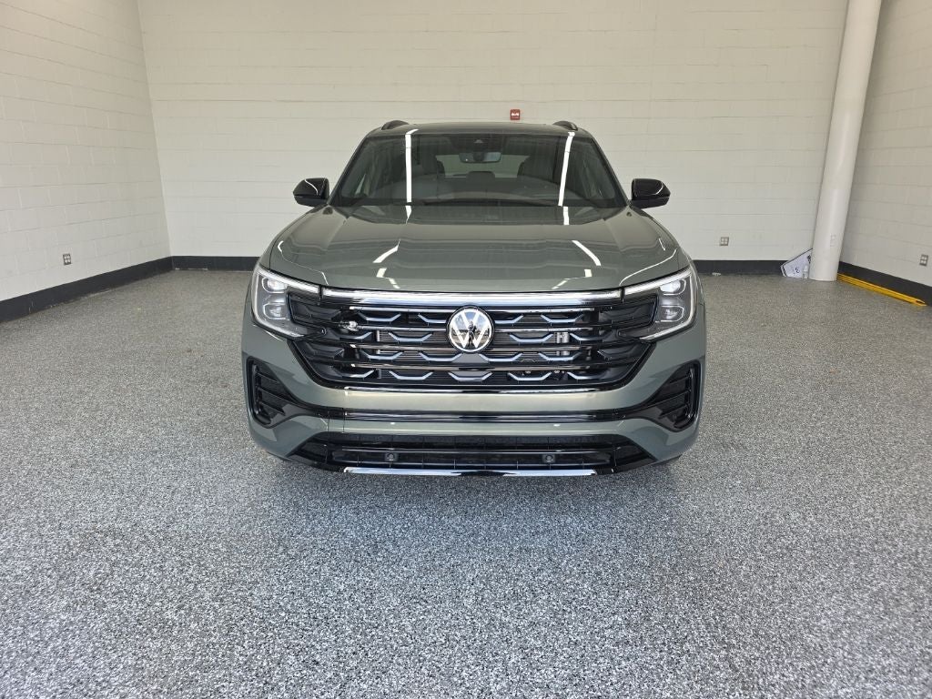 2026 Volkswagen Atlas Cross Sport 2.0T SEL R-Line Black