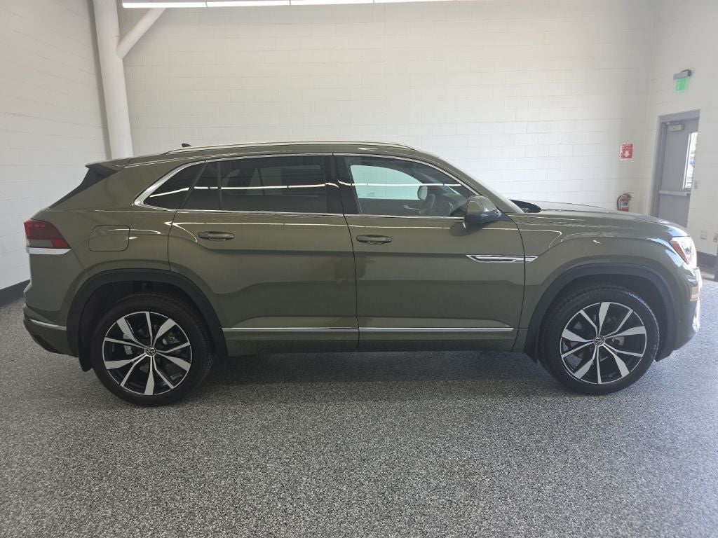 2026 Volkswagen Atlas Cross Sport 2.0T SEL Premium R-Line