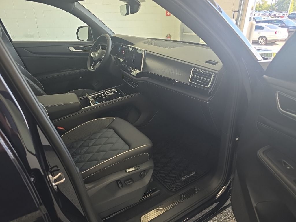2026 Volkswagen Atlas Cross Sport SEL Premium R-Line