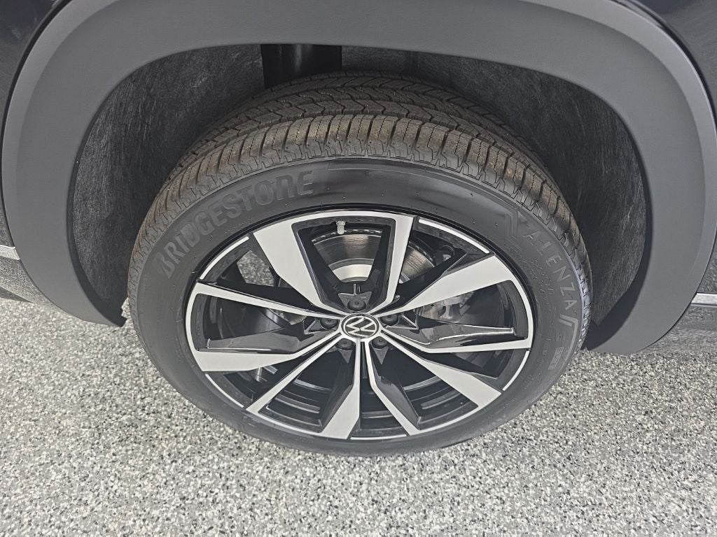 2026 Volkswagen Atlas Cross Sport SEL Premium R-Line